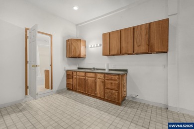 Fantastic property on nearly an acre with territorial views and