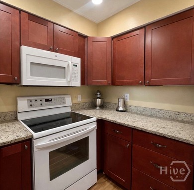 Motivated Seller! Welcome home to this inviting 2 bed 1.5 bath - photo 6