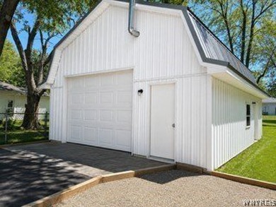 Welcome to this beautifully updated 3-bedroom, 1.5-bath home - photo 18