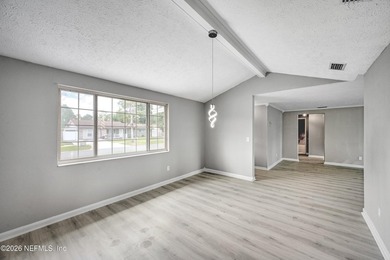 MUST SEE!! Newly renovated Mandarin home featuring bright - photo 5