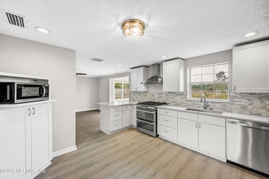 MUST SEE!! Newly renovated Mandarin home featuring bright - photo 8