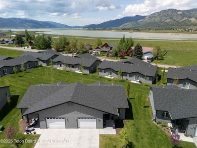 Pristine, owner-occupied townhome. South-facing for beautiful - photo 4