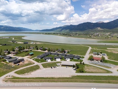 Pristine, owner-occupied townhome. South-facing for beautiful - photo 8