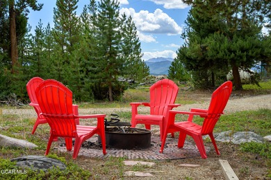 Charming cabin tucked into a large, beautifully tree'd lot! - photo 4