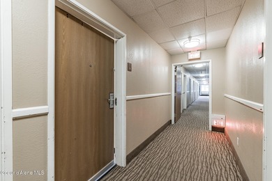 Exciting Investment Opportunity: Quality Inn Hotel at the mouth - photo 7
