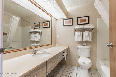 Exciting Investment Opportunity: Quality Inn Hotel at the mouth - photo 8