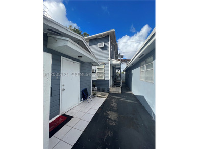 PRIME MULTI-FAMILY INVESTMENT OPPORTUNITY / T4-R ZONED. Rare - photo 22
