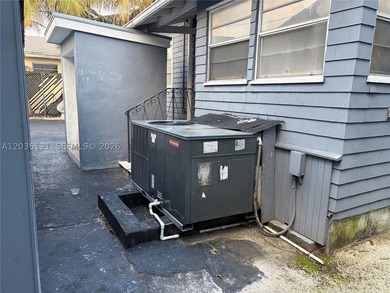PRIME MULTI-FAMILY INVESTMENT OPPORTUNITY / T4-R ZONED. Rare - photo 23