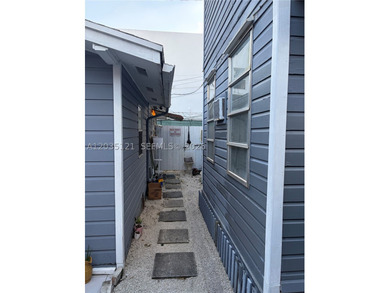 PRIME MULTI-FAMILY INVESTMENT OPPORTUNITY / T4-R ZONED. Rare - photo 31