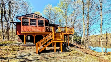 Lake Home For Sale in Canadensis, Pennsylvania