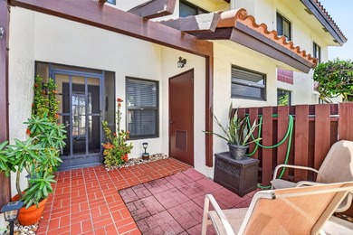 Fully Furnished Turnkey! Bright, beautifully renovated 3-bedroom - photo 3