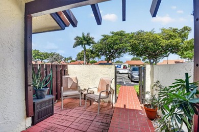 Fully Furnished Turnkey! Bright, beautifully renovated 3-bedroom - photo 4