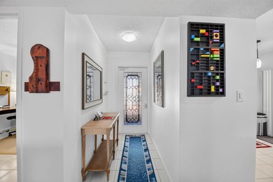 Fully Furnished Turnkey! Bright, beautifully renovated 3-bedroom - photo 5