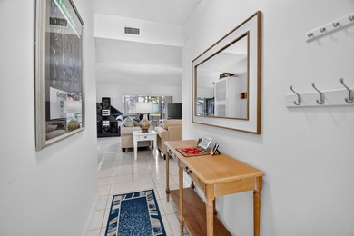 Fully Furnished Turnkey! Bright, beautifully renovated 3-bedroom - photo 6