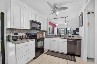 Fully Furnished Turnkey! Bright, beautifully renovated 3-bedroom - photo 8