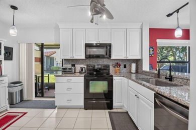 Fully Furnished Turnkey! Bright, beautifully renovated 3-bedroom - photo 9