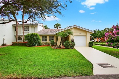 LOCATION! LOCATION! DISCOVER THIS RARE 3/2/GARAGE SUNLIT CORNER - photo 1