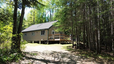 Charming and cozy 4-season camp ideally located just minutes - photo 2