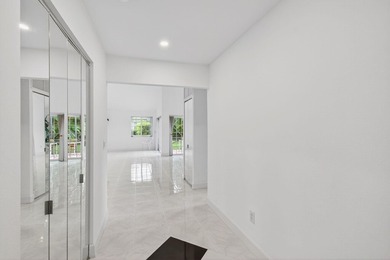 LOCATION! LOCATION! DISCOVER THIS RARE 3/2/GARAGE SUNLIT CORNER - photo 7