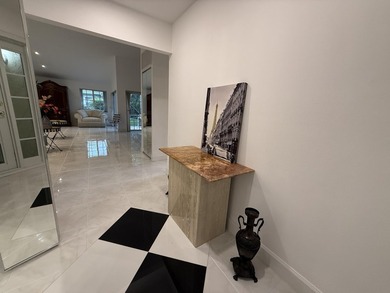 LOCATION! LOCATION! DISCOVER THIS RARE 3/2/GARAGE SUNLIT CORNER - photo 8