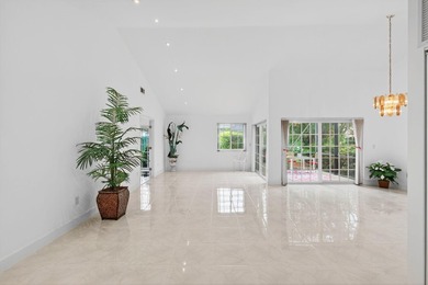 LOCATION! LOCATION! DISCOVER THIS RARE 3/2/GARAGE SUNLIT CORNER - photo 10