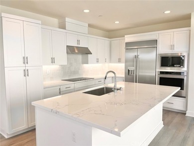Beautiful brand new home within minutes to the beach! This - photo 3