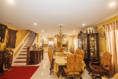 Stunning Detached Home in Morris Park - 1715 Hering Ave, Bronx - photo 12