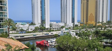 BEAUTIFUL LARGE 3 BEDROOM, 2 BATHROOM CONDO. BEST LINE IN ST - photo 4