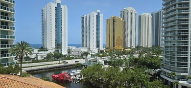 BEAUTIFUL LARGE 3 BEDROOM, 2 BATHROOM CONDO. BEST LINE IN ST - photo 5