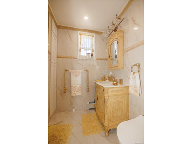 Stunning Detached Home in Morris Park - 1715 Hering Ave, Bronx - photo 17