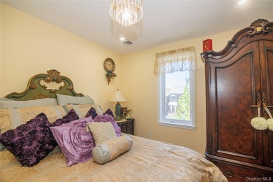 Stunning Detached Home in Morris Park - 1715 Hering Ave, Bronx - photo 19