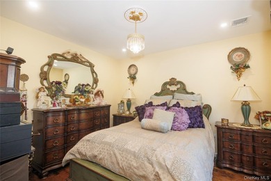 Stunning Detached Home in Morris Park - 1715 Hering Ave, Bronx - photo 20