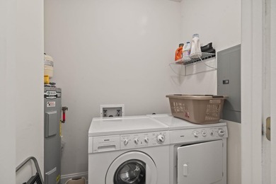 Gorgeous and well maintained two-bedroom, two full bath - photo 21