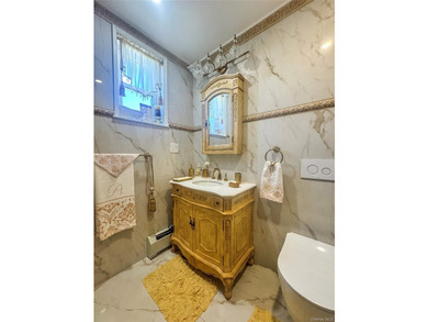 Stunning Detached Home in Morris Park - 1715 Hering Ave, Bronx - photo 21
