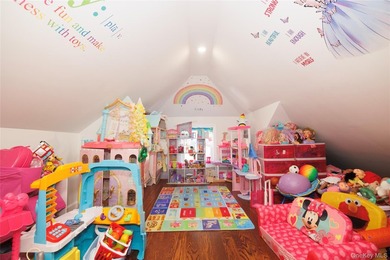 Stunning Detached Home in Morris Park - 1715 Hering Ave, Bronx - photo 23