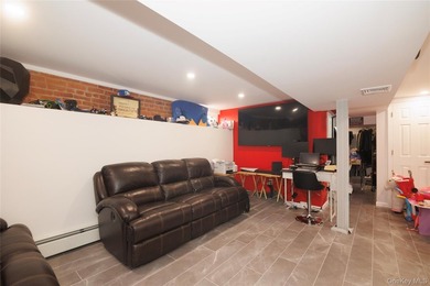Stunning Detached Home in Morris Park - 1715 Hering Ave, Bronx - photo 27