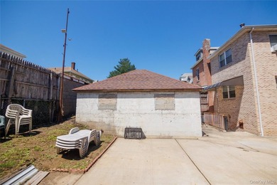 Stunning Detached Home in Morris Park - 1715 Hering Ave, Bronx - photo 29