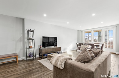 One-of-a-kind/ Fully-renovated/ Move-in-ready 8th floor