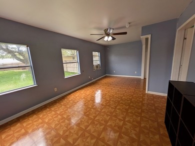 Charming 1-bedroom home with a spacious, fully fenced yard - photo 11