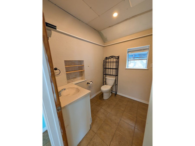 Charming 1-bedroom home with a spacious, fully fenced yard - photo 12
