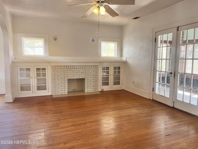 Explore this two-story duplex located in Springfield. Each unit - photo 3
