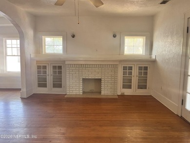 Explore this two-story duplex located in Springfield. Each unit - photo 4