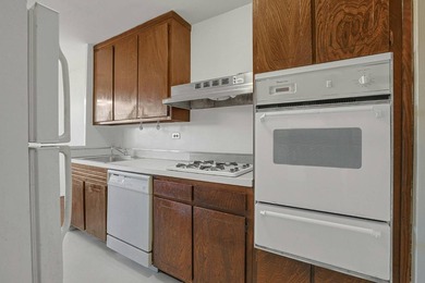 Bright & Spacious 2-Bd. Co-op with 24-hr. Doormen, Swimming Pool - photo 15