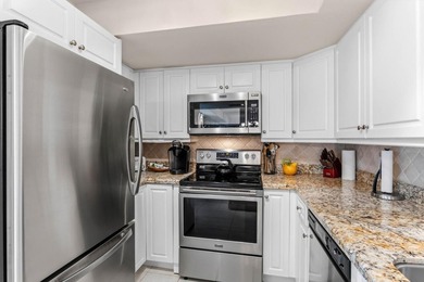Bright and spacious 2 bedroom 2 bath condo located in the beach - photo 8