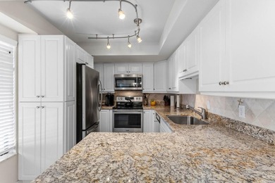 Bright and spacious 2 bedroom 2 bath condo located in the beach - photo 9