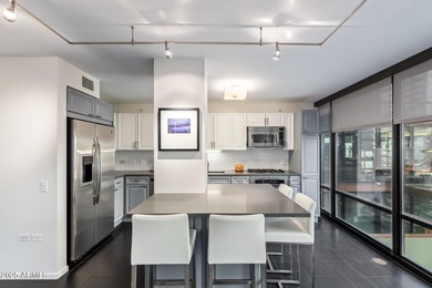 Gorgeous 4th-floor 2 bedroom, 2 bathroom residence flooded with