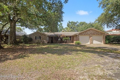 Absolutely precious and move-in ready! This charming 2-bedroom - photo 1