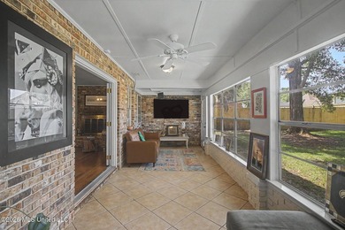 Absolutely precious and move-in ready! This charming 2-bedroom - photo 6