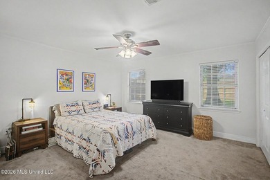 Absolutely precious and move-in ready! This charming 2-bedroom - photo 8