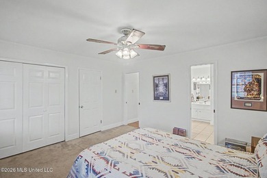 Absolutely precious and move-in ready! This charming 2-bedroom - photo 9